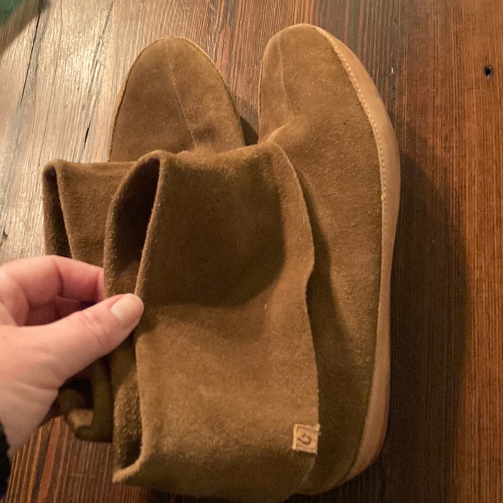 OluKai women’s 8.5 suede booties. Great condition.